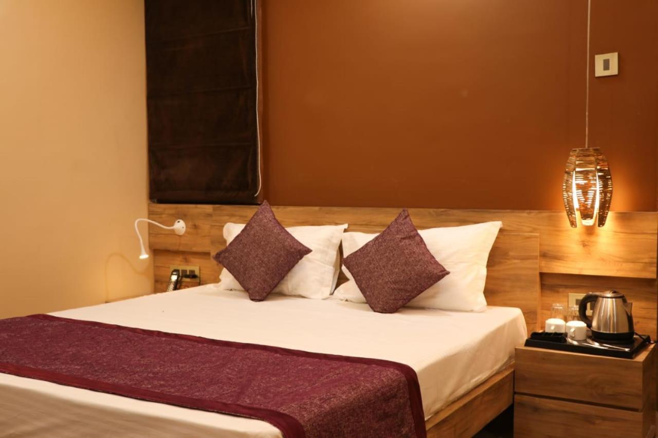 Hotel Mansa Kanpur Eksteriør billede